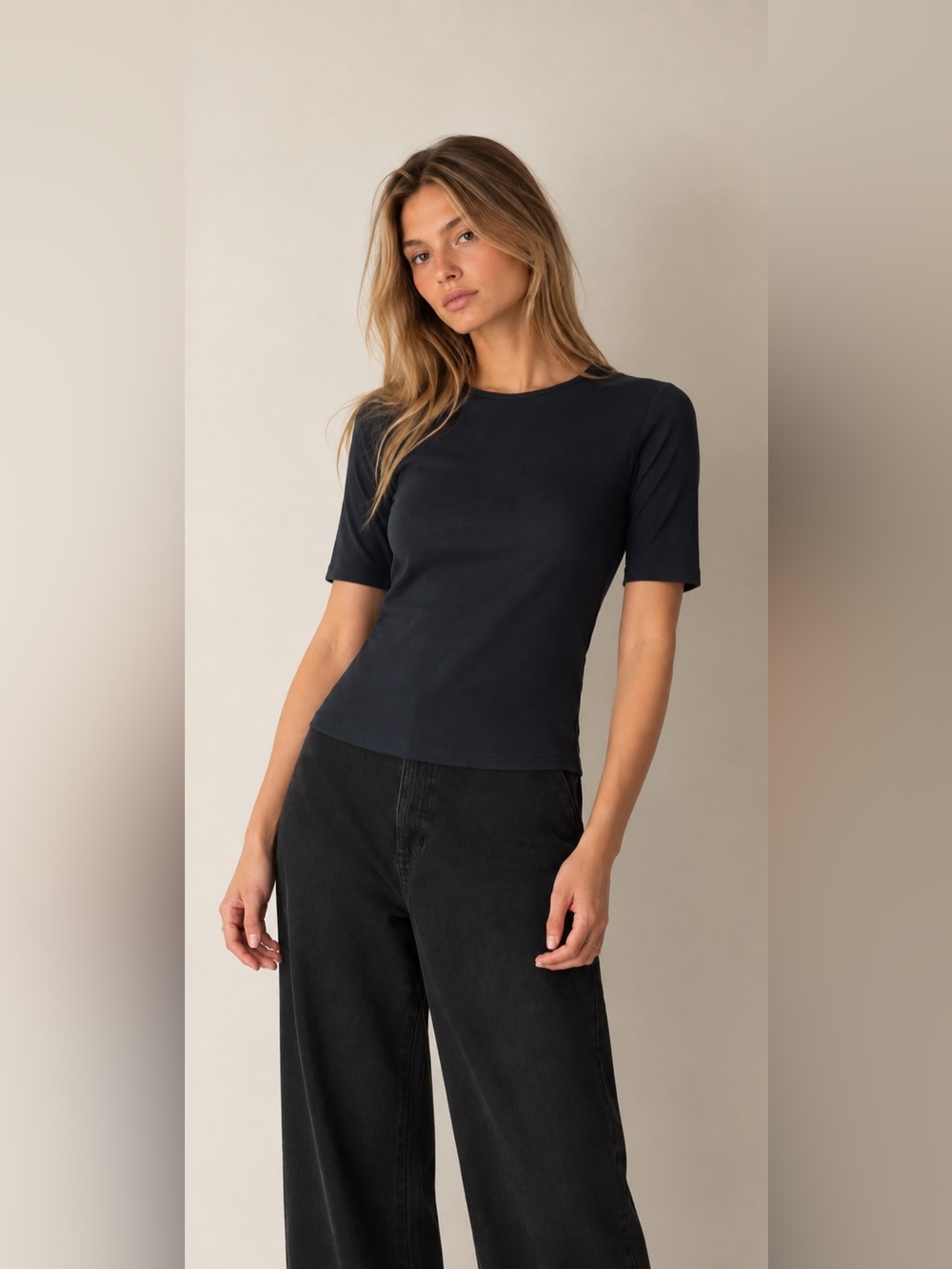 rag & bone stretch-modal tee classic crew neckline and a smooth fit 3/4 sleeve